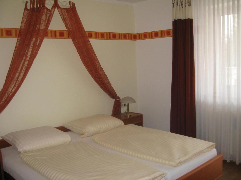 Hotel Alt-Holzhausen Bad Pyrmont Room photo